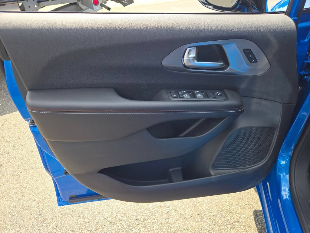 New 2027 Chrysler Pacifica Select AWD/4WD image 25