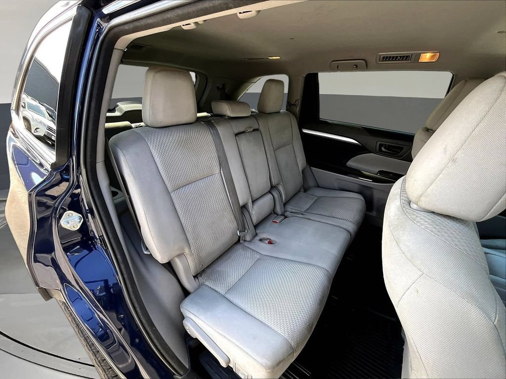 Used 2015 Toyota Highlander LE FWD image 27