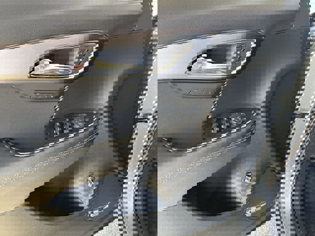 Certified 2025 Buick Envision Sport Touring image 17