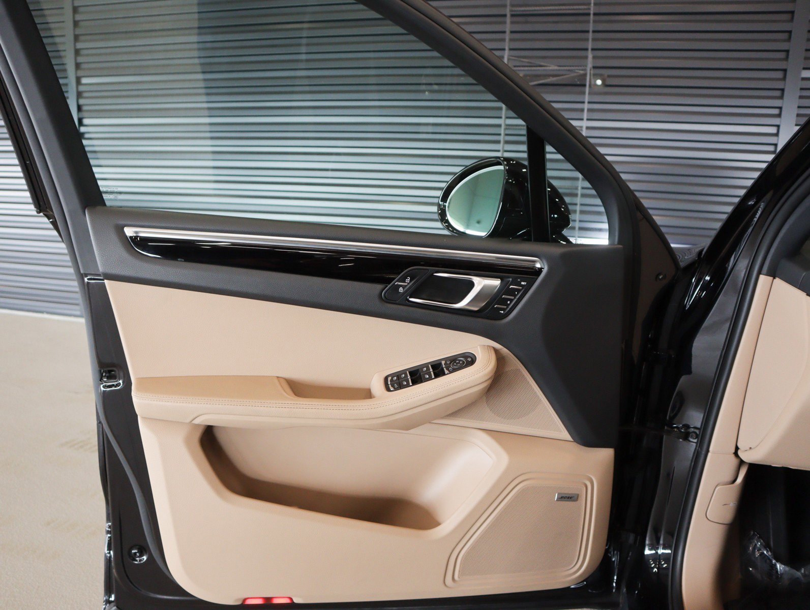 Certified 2023 Porsche Macan image 23