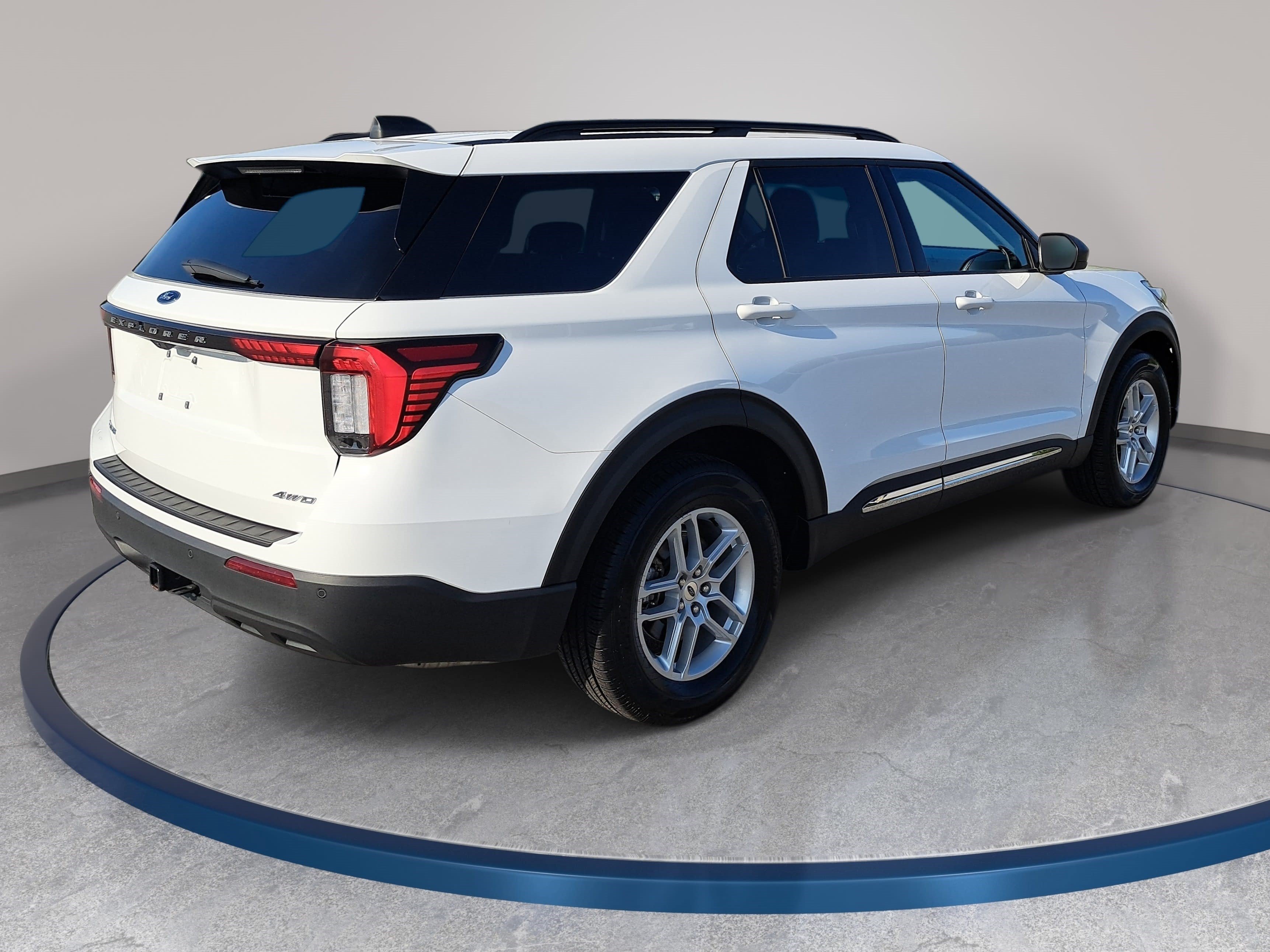 Used 2025 Ford Explorer Active AWD/4WD image 5
