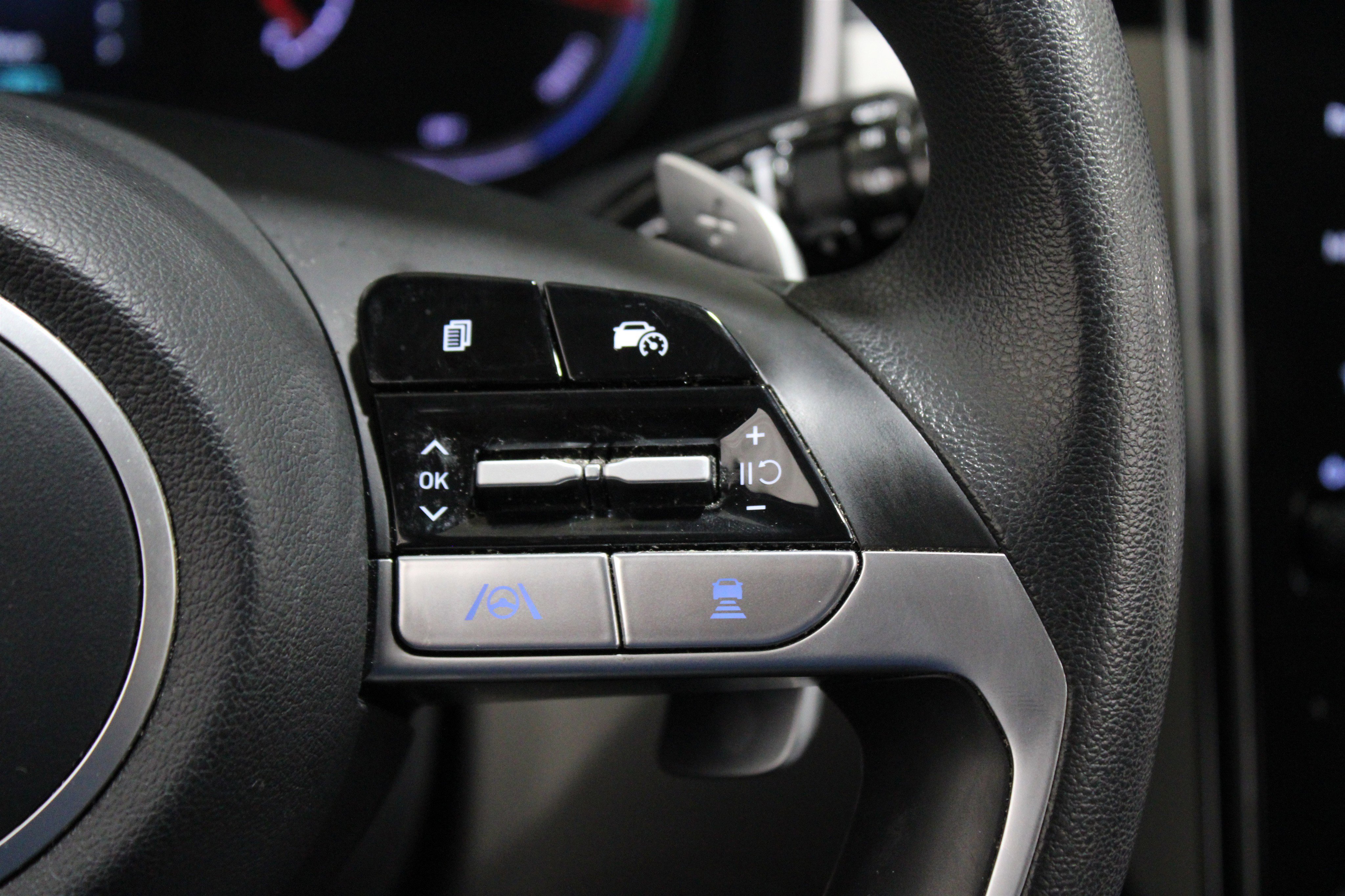 Used 2023 Hyundai Tucson Blue image 9