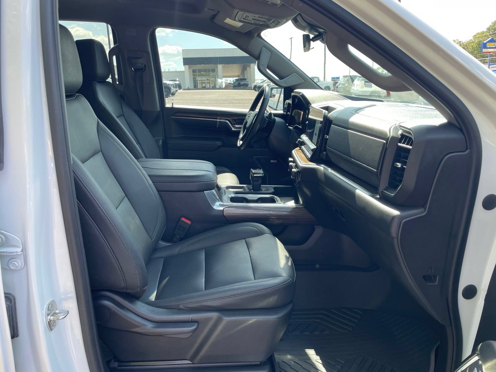 Used 2024 Chevrolet Silverado 1500 LT Trail Boss w/ Convenience Package II AWD/4WD image 42