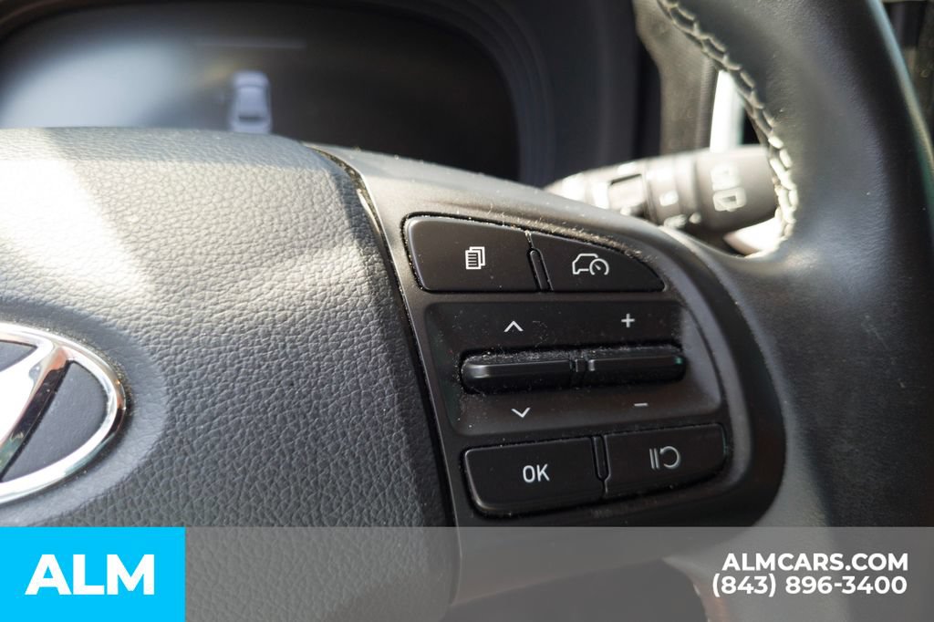 Used 2023 Hyundai Venue Limited FWD image 9