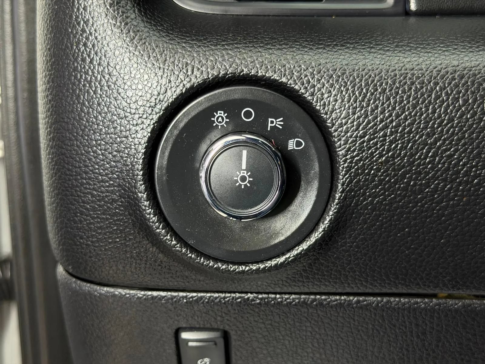 Used 2015 Lincoln Navigator 4WD image 32