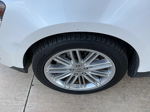 Used 2019 Lincoln MKT AWD image 9