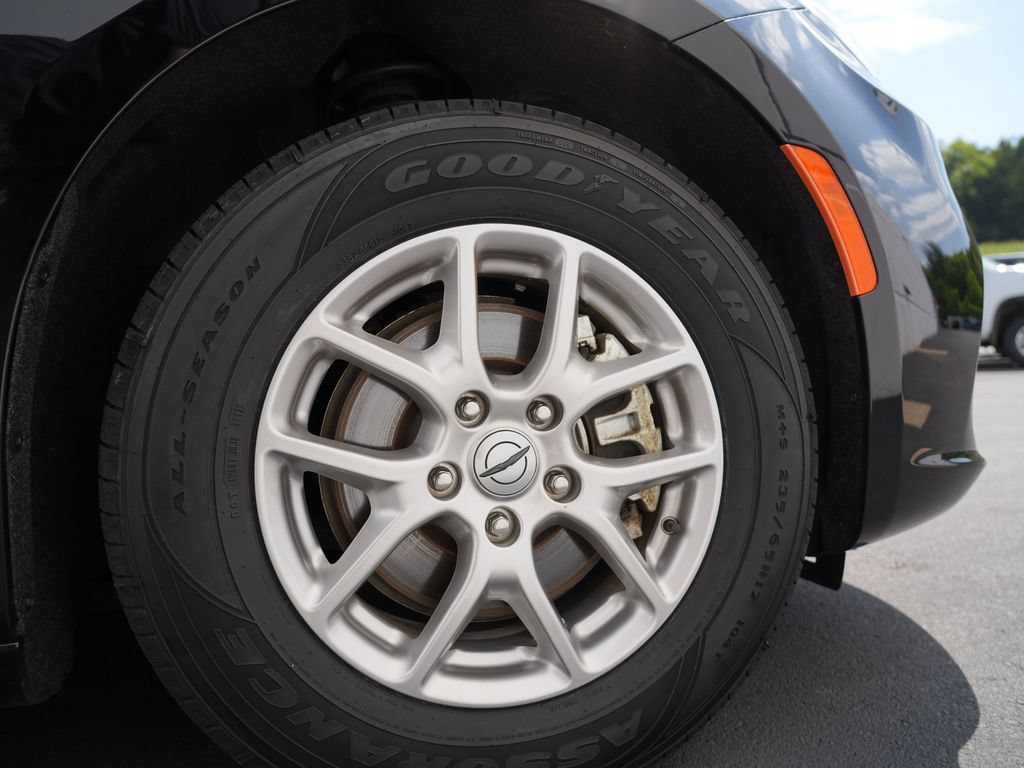 Used 2025 Chrysler Pacifica Select FWD image 30