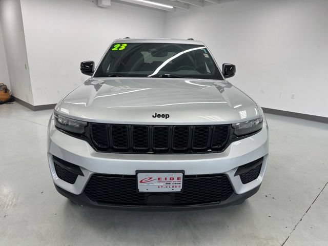 Used 2023 Jeep Grand Cherokee Altitude AWD/4WD image 5