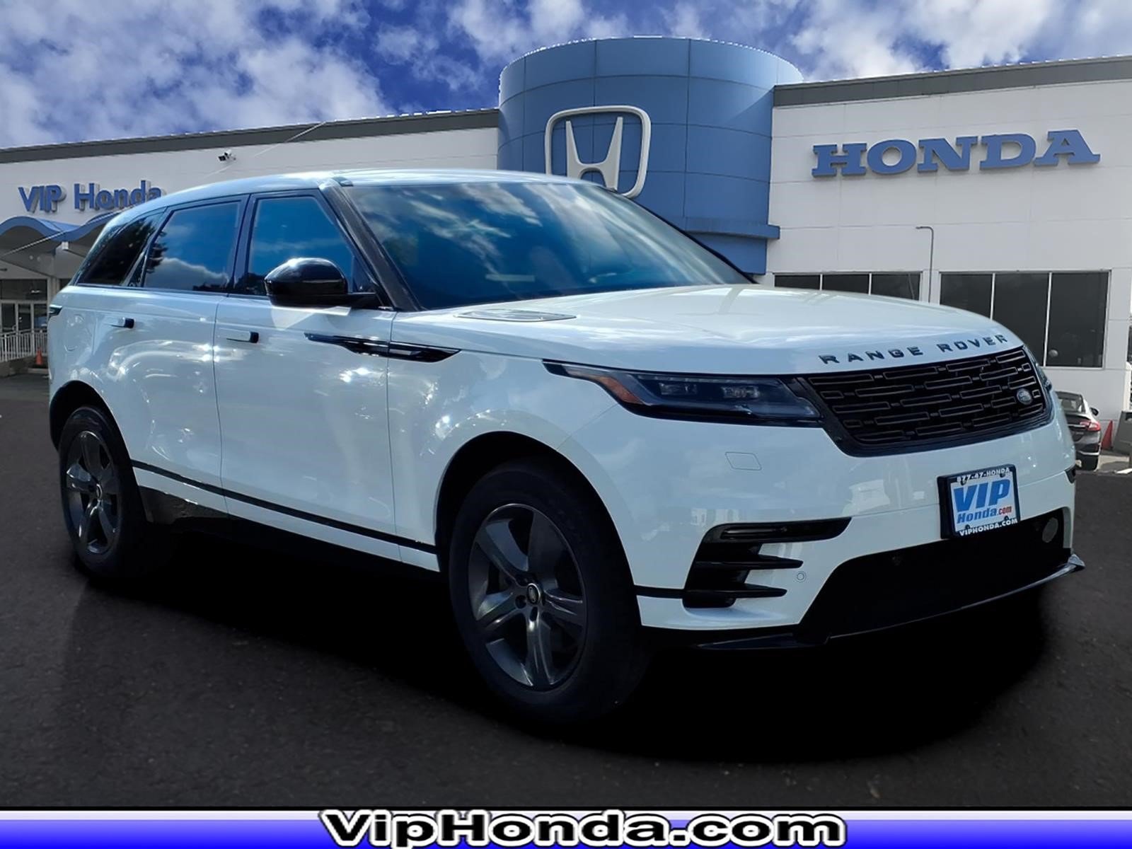 Used 2025 Land Rover Range Rover Velar Dynamic SE AWD/4WD image 2
