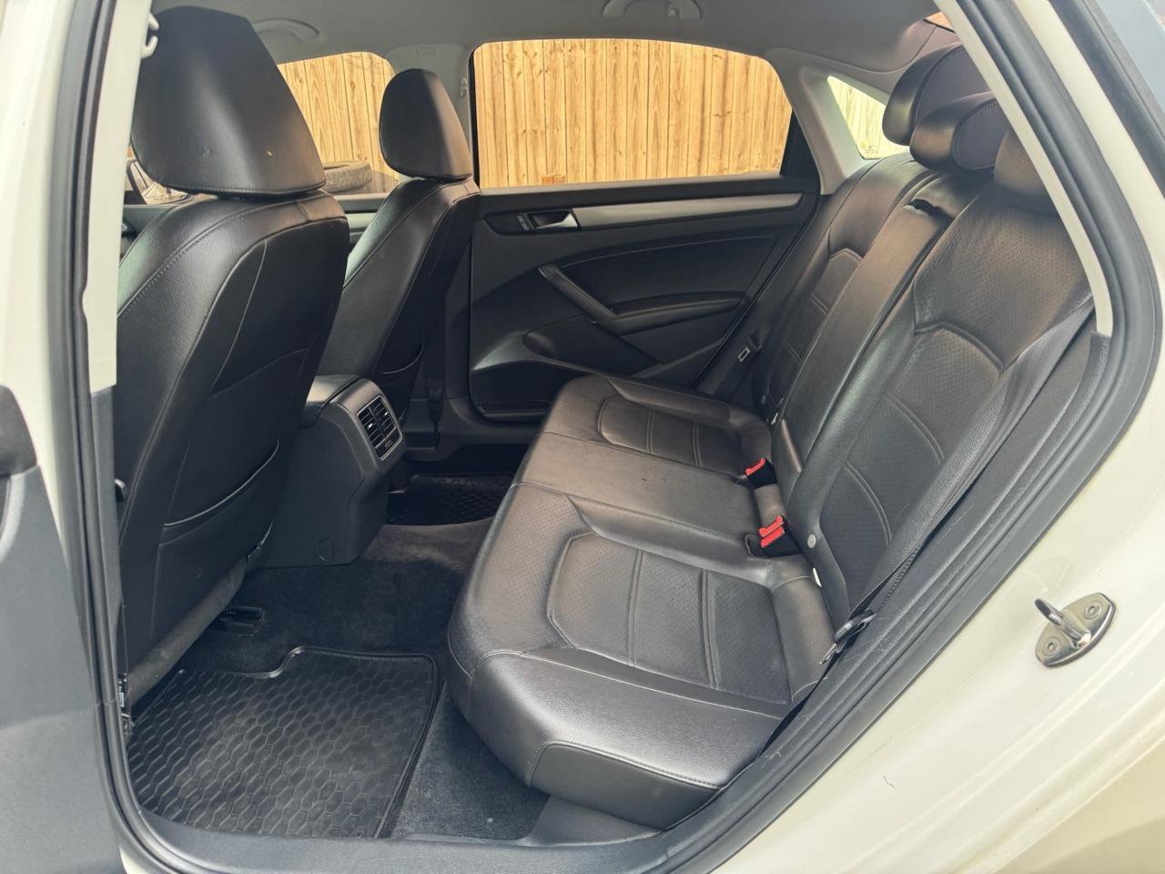 Used 2014 Volkswagen Passat 2.5 SE FWD image 24