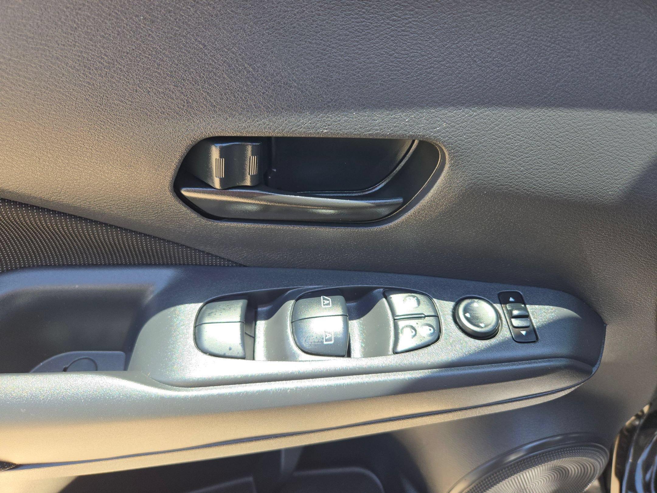 Used 2025 Nissan Kicks Play S FWD image 12