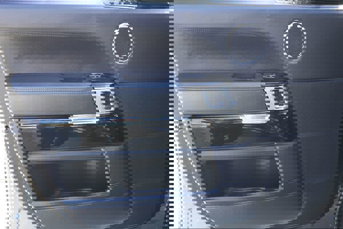 Used 2016 Land Rover Range Rover HSE image 26