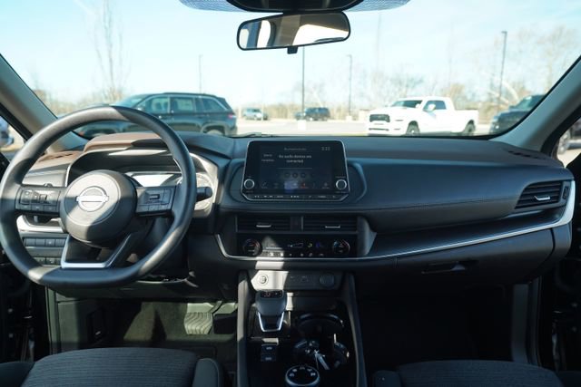 Used 2023 Nissan Rogue SV image 26
