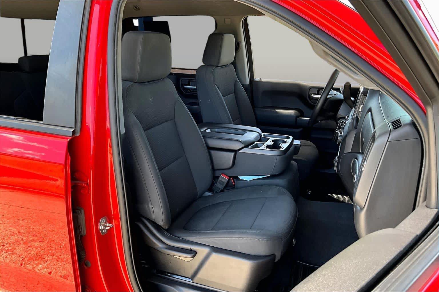 Used 2020 Chevrolet Silverado 1500 Custom w/ Custom Value Package RWD image 9