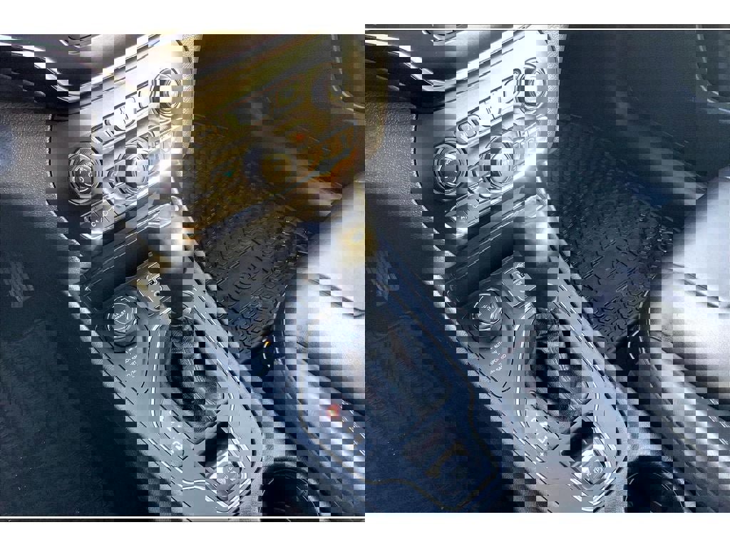 Used 2020 Jeep Cherokee Latitude Plus w/ Cold Weather Group image 19