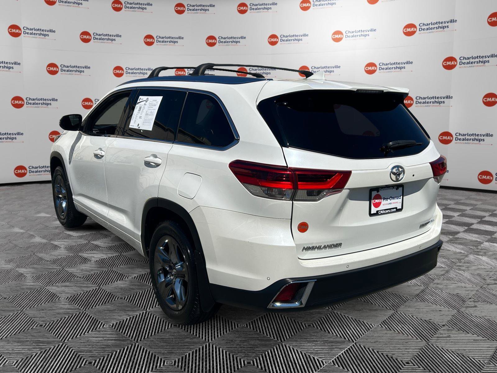 Used 2017 Toyota Highlander Limited Platinum image 3