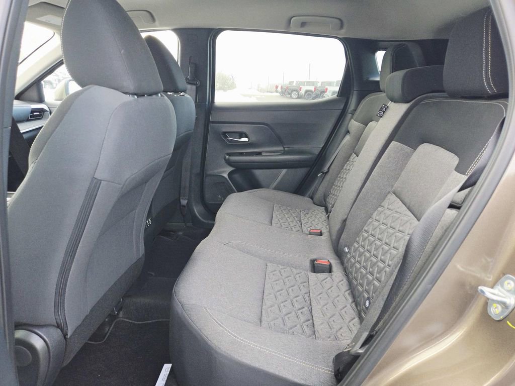 Used 2025 Nissan Kicks SV w/ Charging Package image 12