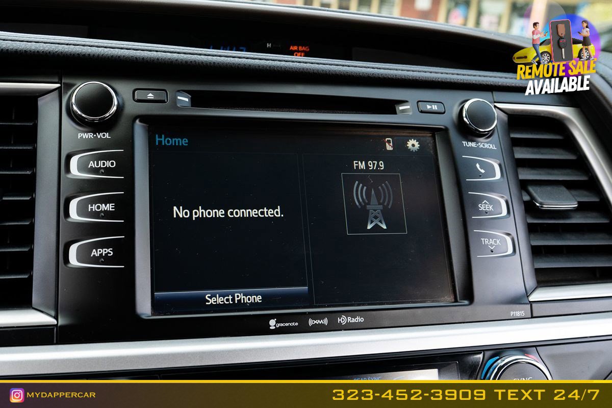 Used 2019 Toyota Highlander Plus w/ Carpet Mat Package (TMS) FWD image 28