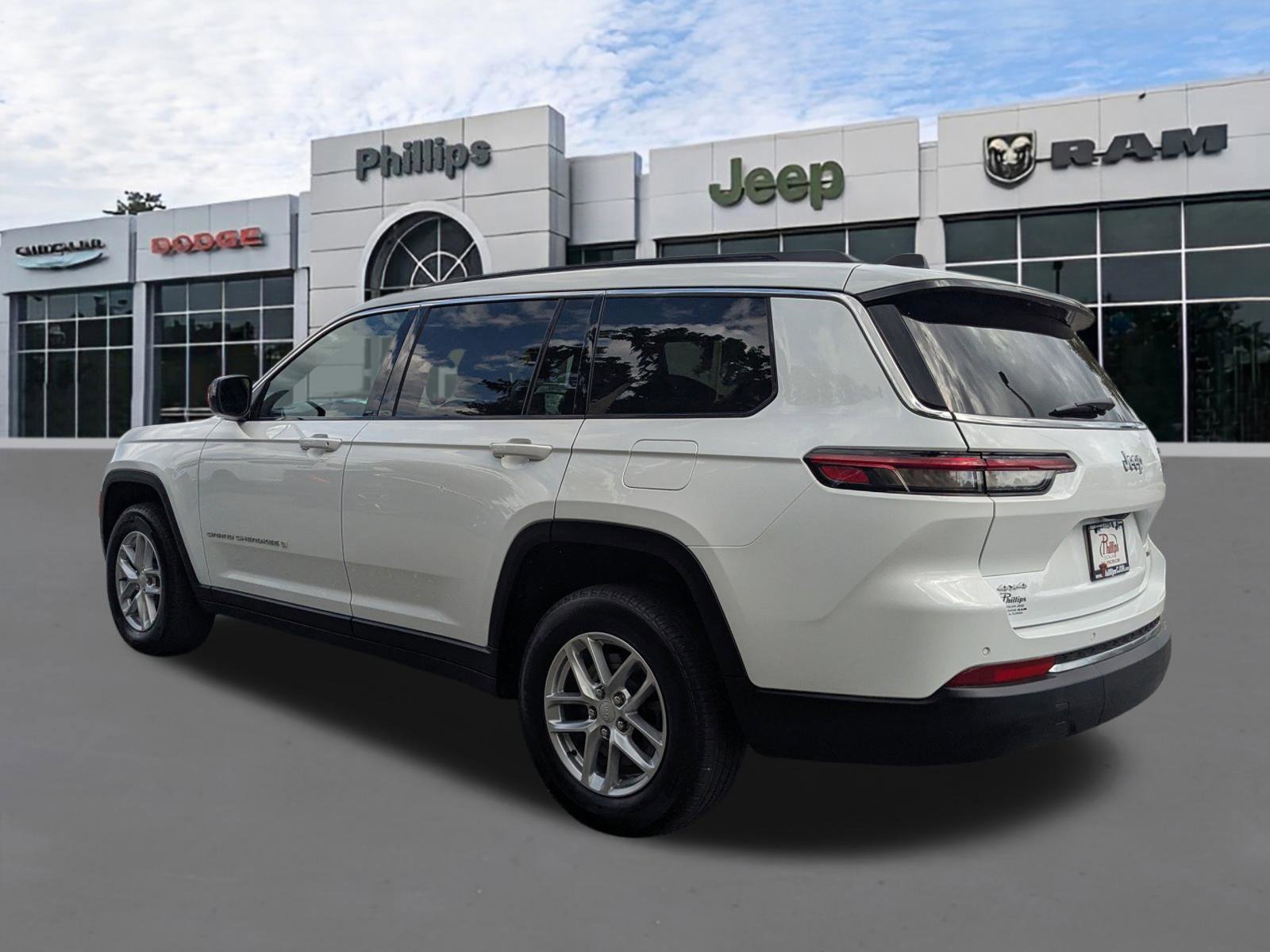 Certified 2025 Jeep Grand Cherokee L Laredo w/ Luxury Tech Group I image 5