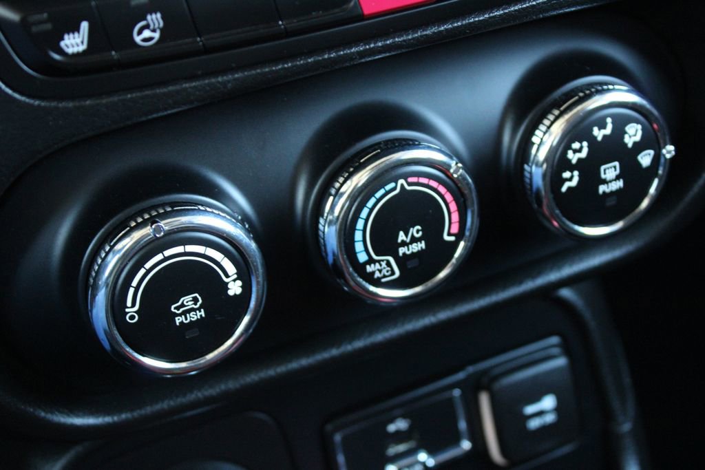 Used 2015 Jeep Renegade Trailhawk w/ Safety & Security Group I image 22