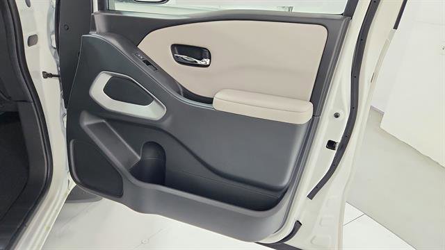 Certified 2025 Nissan Frontier SV RWD image 27
