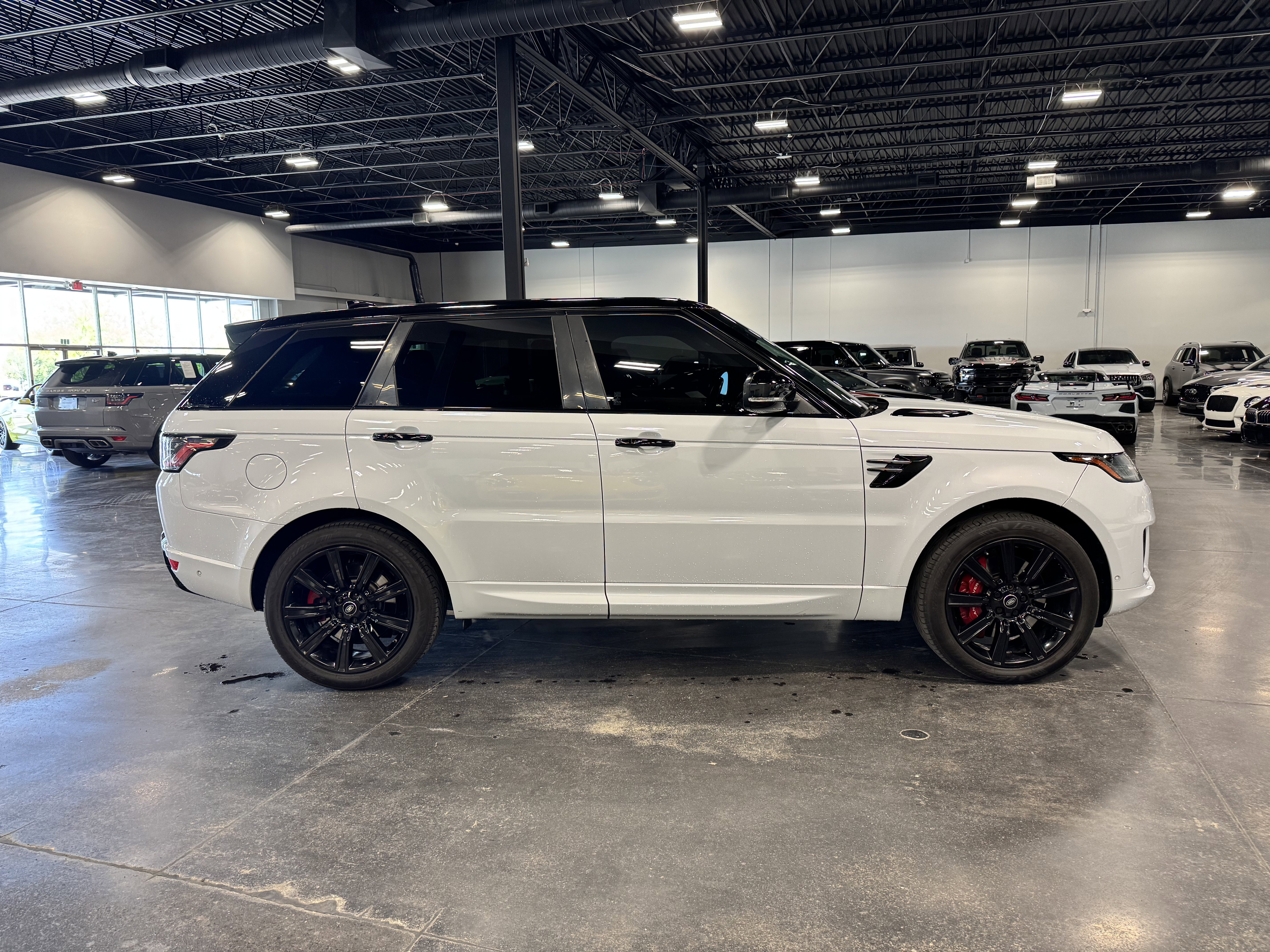 Used 2021 Land Rover Range Rover Sport HSE Dynamic image 2