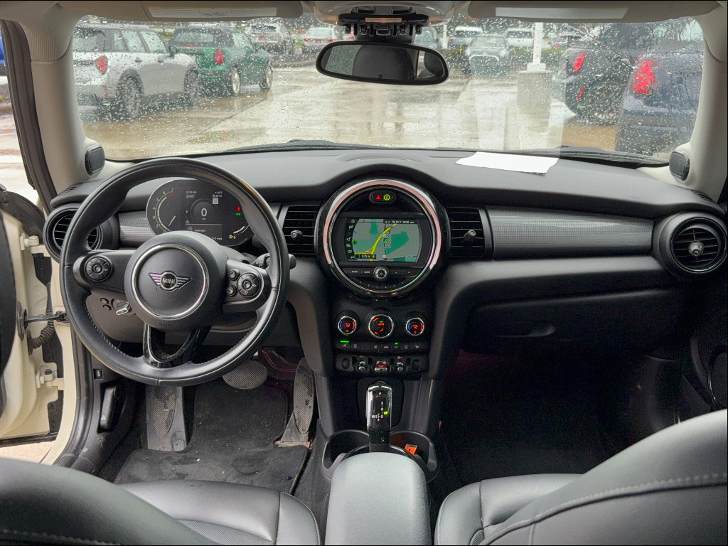 Used 2021 MINI Cooper 2-Door Hardtop w/ Premium Package image 6