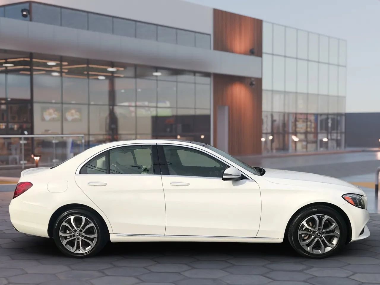 Used 2017 Mercedes-Benz C 300 4MATIC Sedan image 4