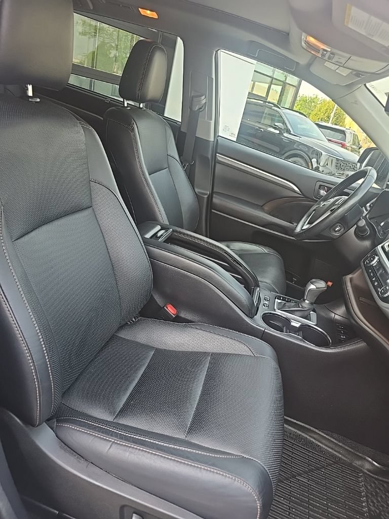 Used 2017 Toyota Highlander Limited Platinum AWD/4WD image 8
