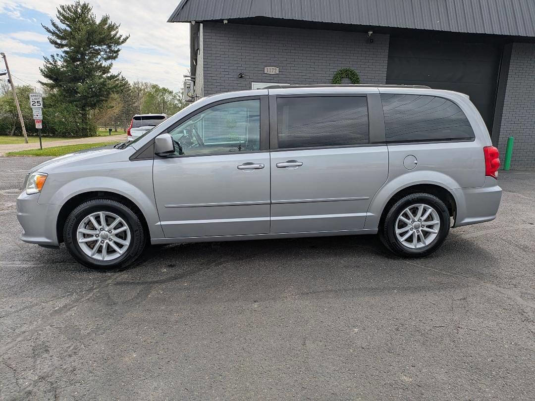 Used 2015 Dodge Grand Caravan SXT w/ UConnect Hands-Free Group image 2