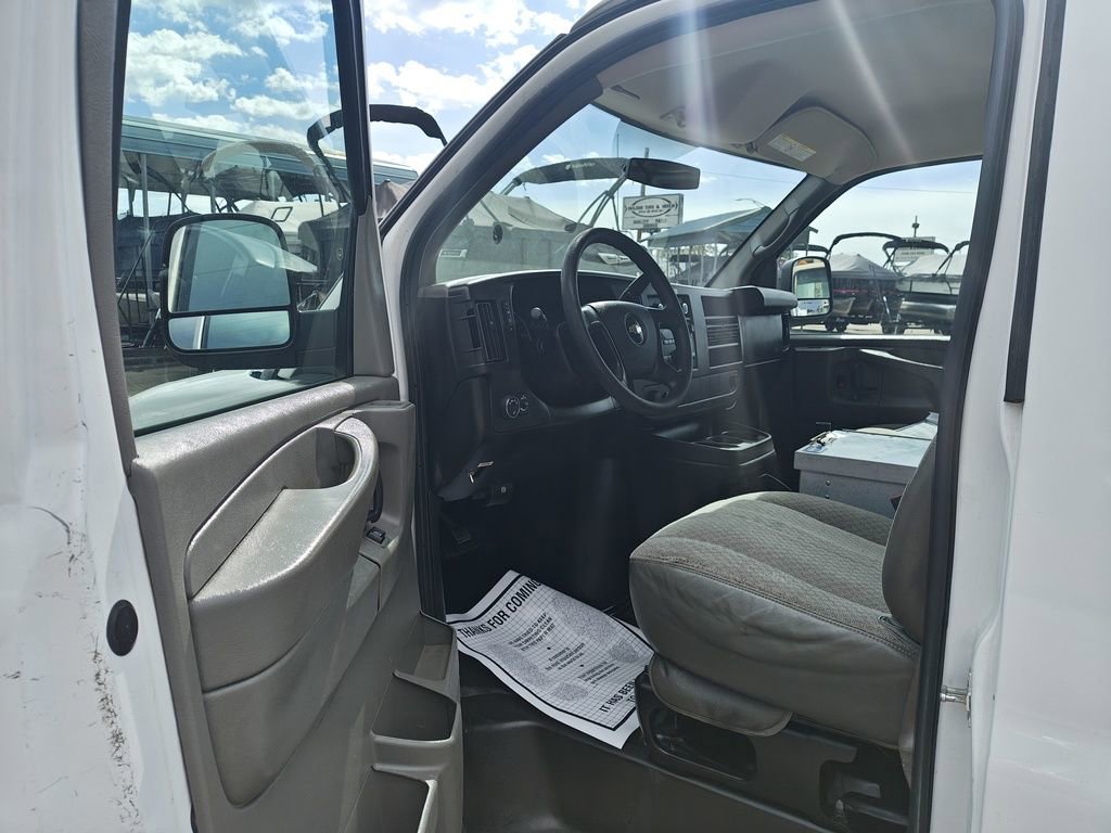 Used 2014 Chevrolet Express 2500 image 9