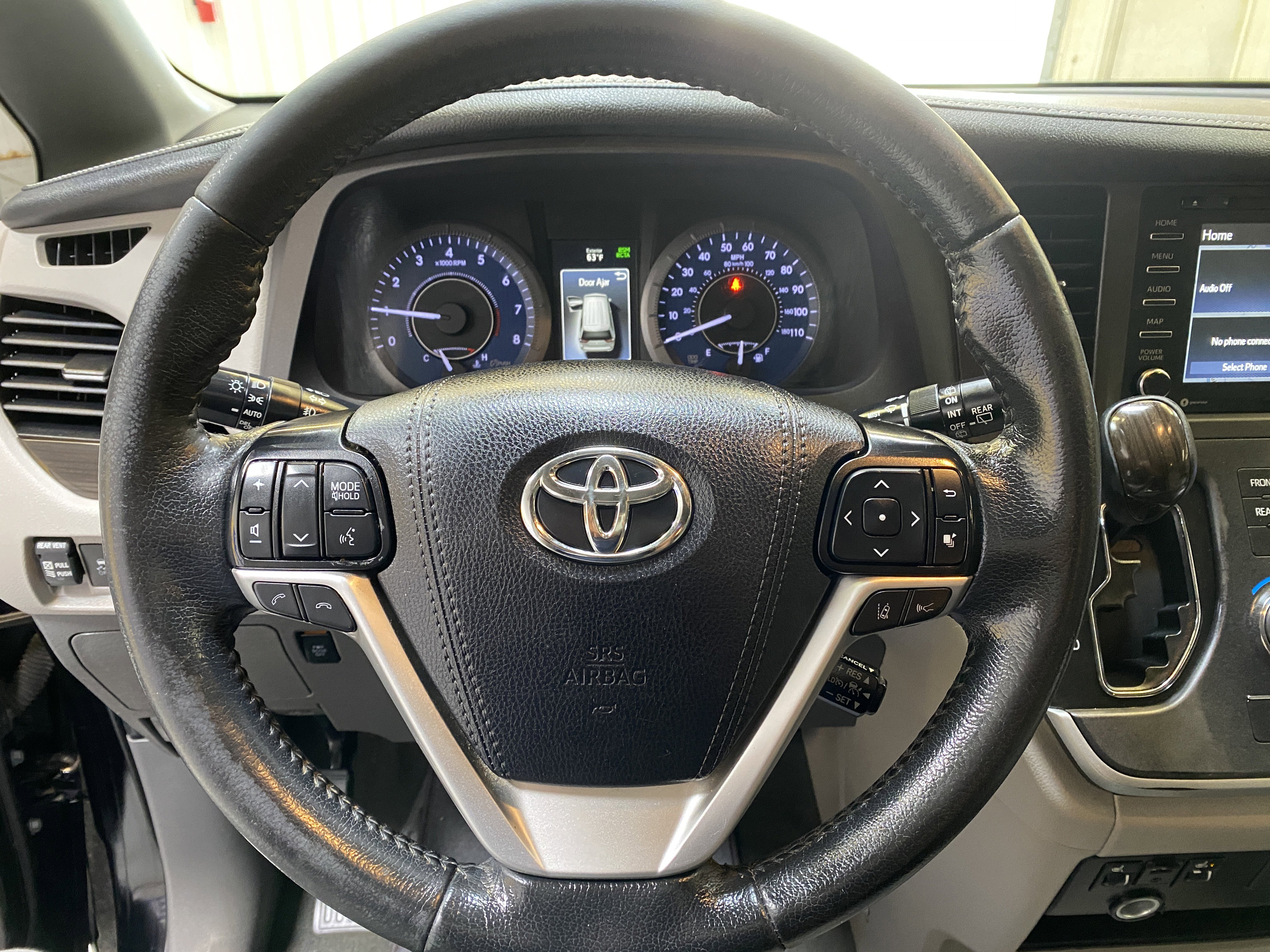 Used 2020 Toyota Sienna XLE w/ XLE Navigation Package image 32