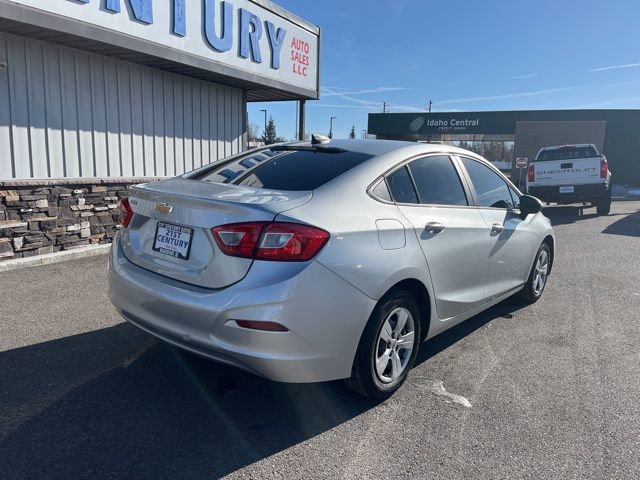 Used 2018 Chevrolet Cruze LS image 11