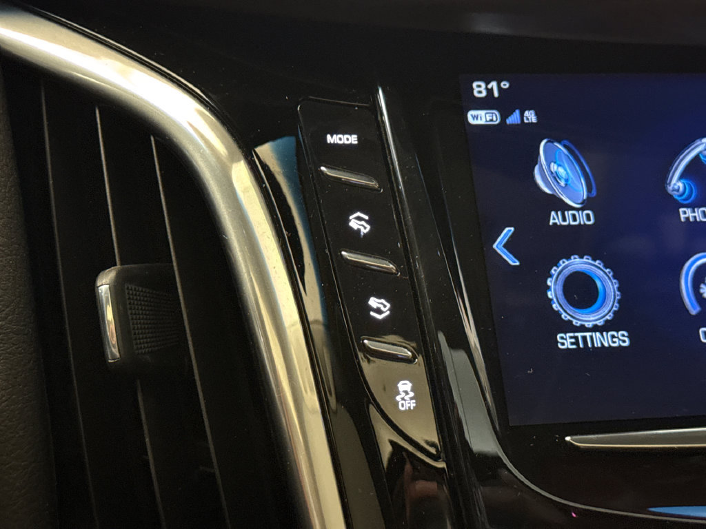 Used 2020 Cadillac Escalade Premium Luxury w/ Escalade Sport Edition AWD/4WD image 32