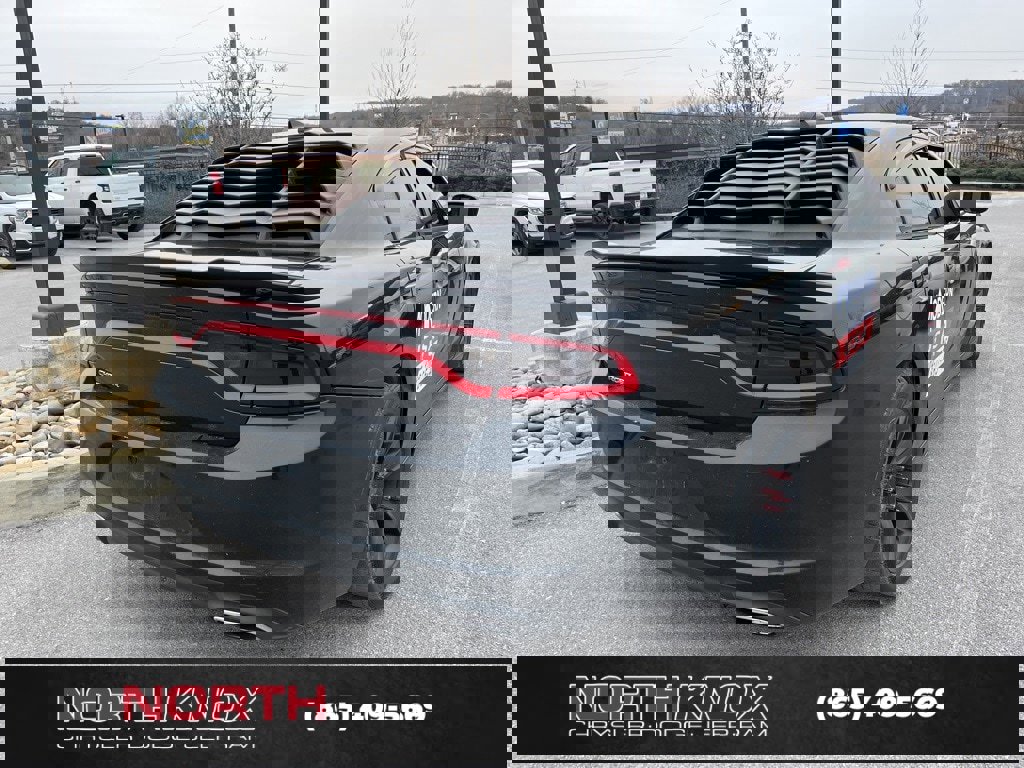 Used 2016 Dodge Charger SXT image 3