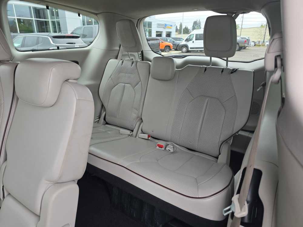 Used 2017 Chrysler Pacifica Limited w/ UConnect Theater Package image 17