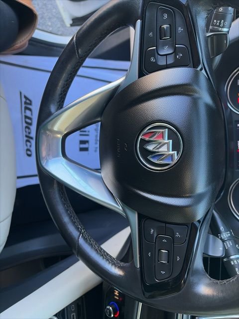 Used 2023 Buick Enclave Essence image 12