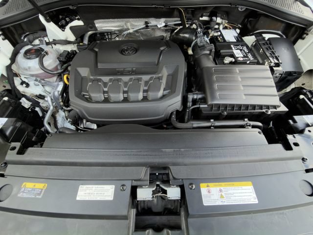 Used 2024 Volkswagen Tiguan SE R-Line FWD image 30