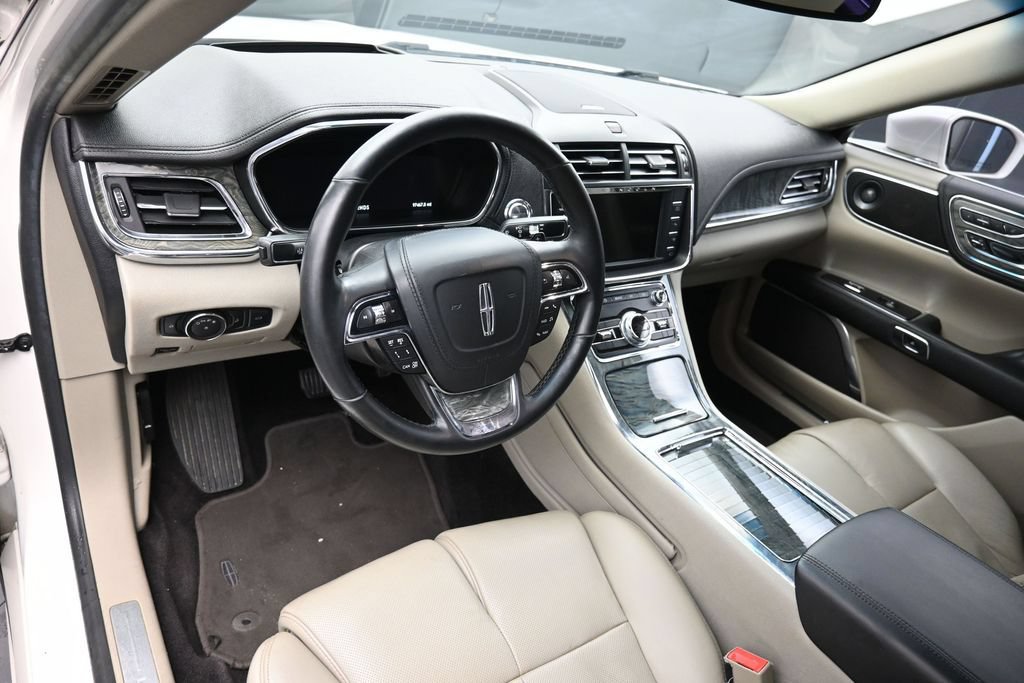 Used 2017 Lincoln Continental Reserve w/ Technology Package FWD image 18