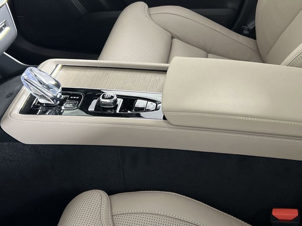 New 2026 Volvo XC90 B6 Ultra w/ Lounge Package image 21