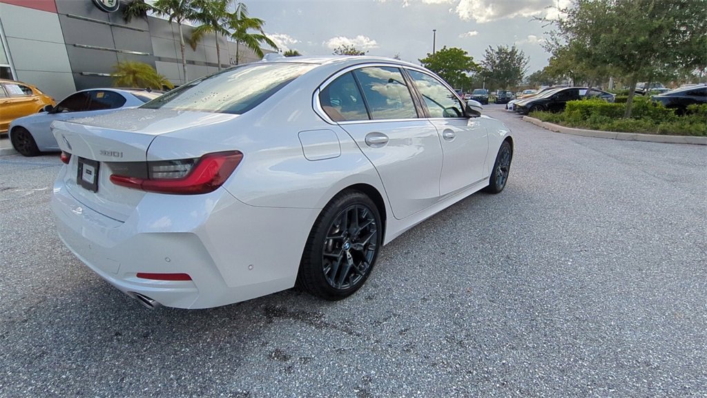 Used 2025 BMW 330i Sedan image 4