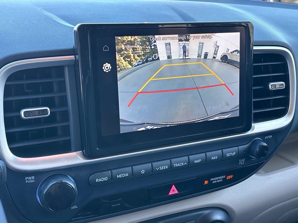Used 2022 Hyundai Venue Limited FWD image 6