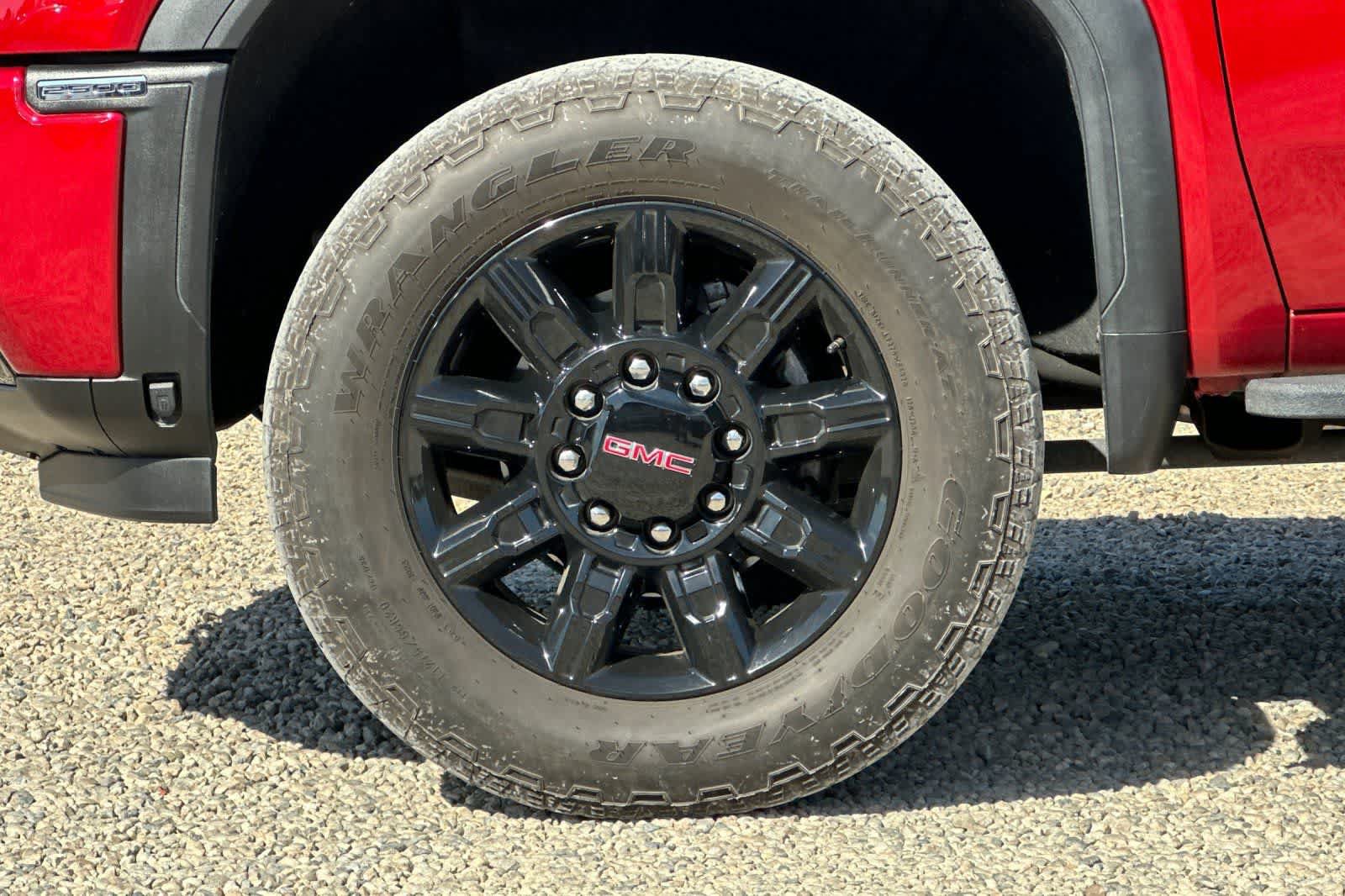 Used 2024 GMC Sierra 2500 AT4 w/ AT4 Premium Plus Package AWD/4WD image 12