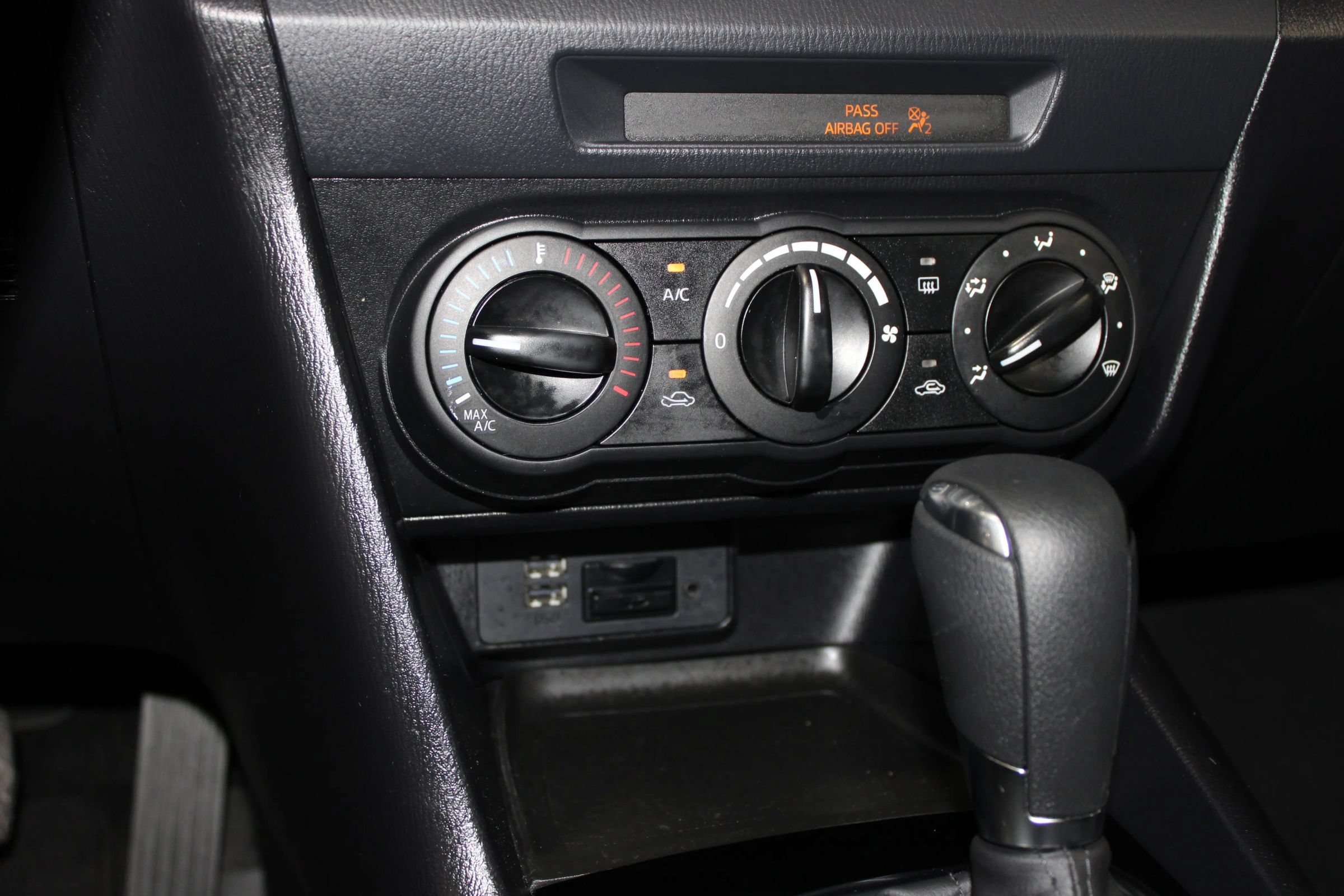 Used 2015 MAZDA MAZDA3 i Sport FWD image 16
