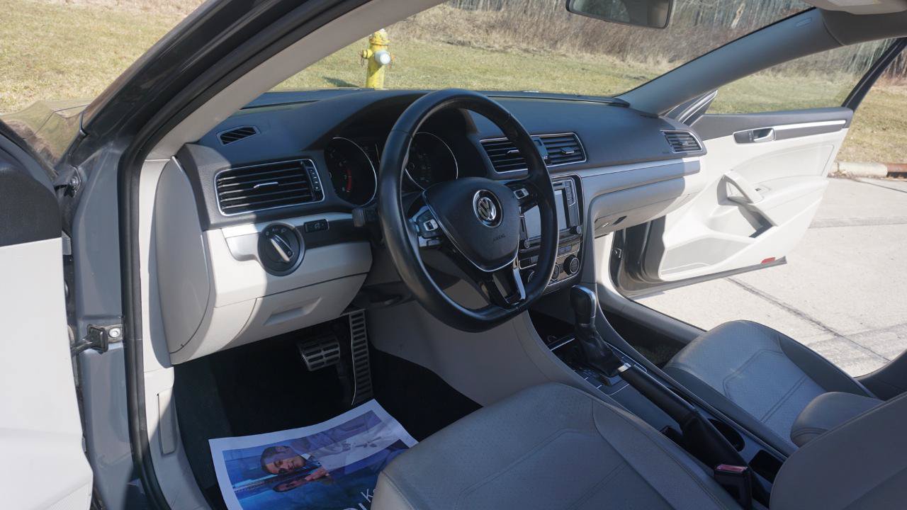 Used 2018 Volkswagen Passat 2.0T R-Line FWD image 13