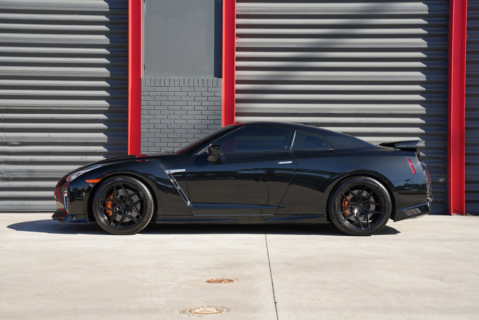 Used 2023 Nissan GT-R Premium w/ Premium Interior Package image 3