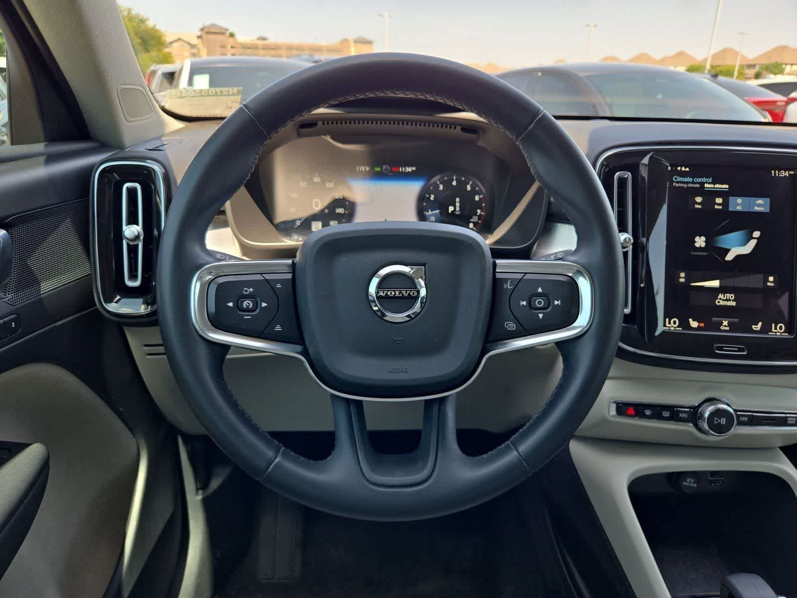Used 2022 Volvo XC40 T4 Momentum FWD image 20