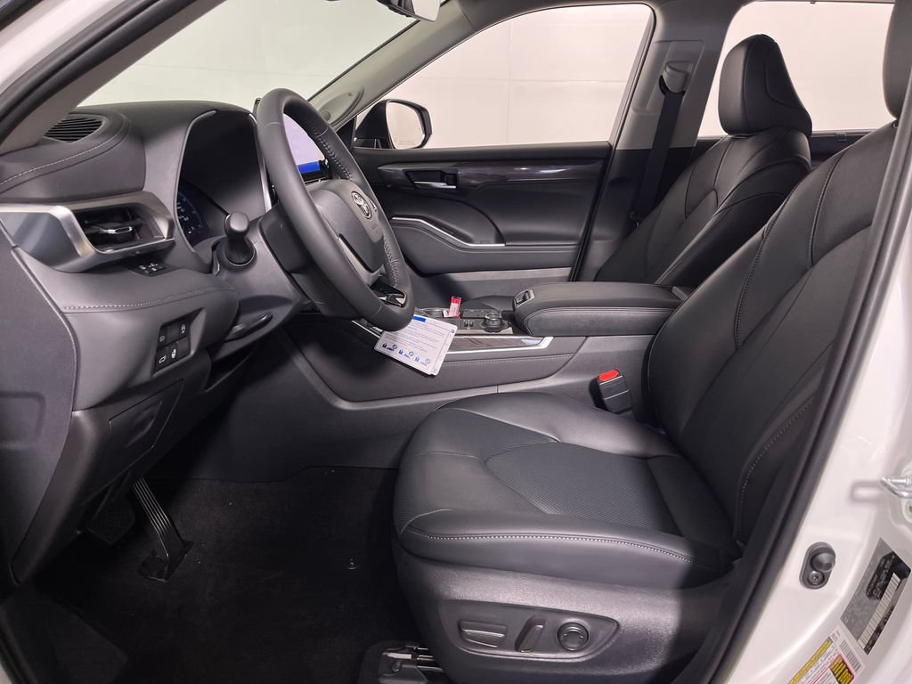 New 2026 Toyota Highlander Limited AWD/4WD image 12