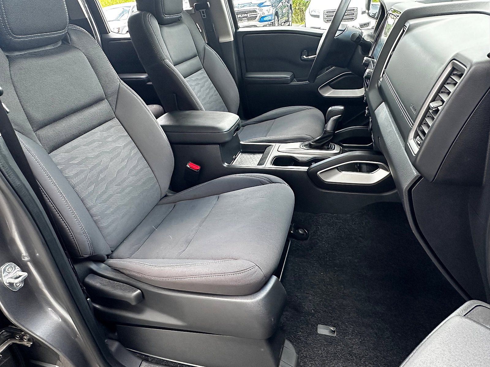 Used 2024 Nissan Frontier SV image 36