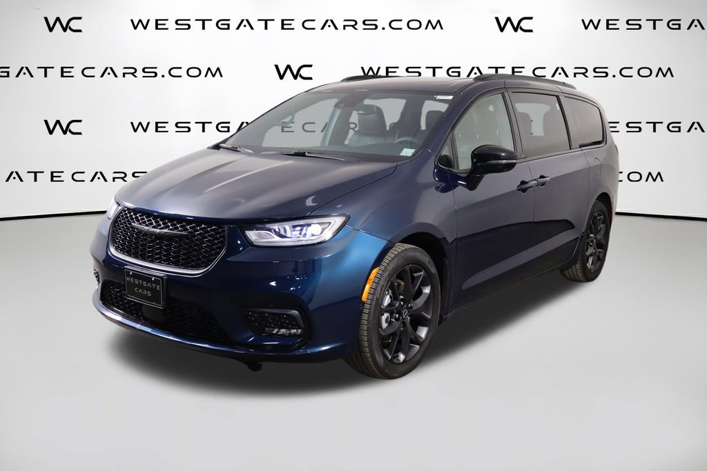 Used 2025 Chrysler Pacifica Limited FWD image 1